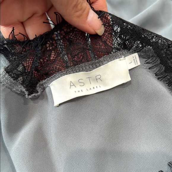 ASTR Size L Floral Gray and Black Ruffled Long Balloon Sleeve Blouse - Picture 2 of 13